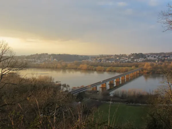 Vue du pont de Loire entre Oudon et Champtoceaux - territoire d'exercice de Marc Sourice, magnétiseur et géobiologue