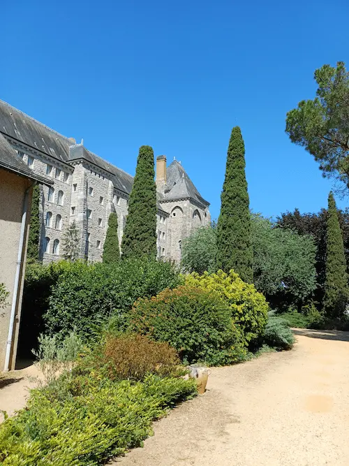 Retraite spirituelle en abbaye : quelques jours pour retrouver le silence